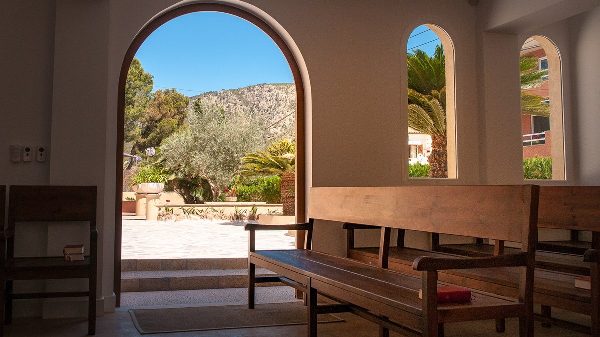 Sue Barwood Konfirmas 16X9