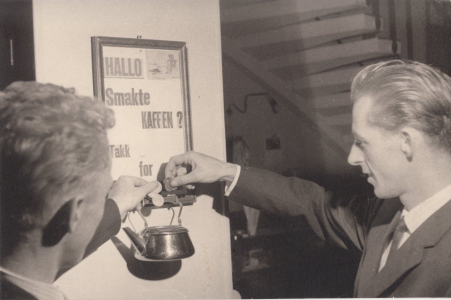 FORNØYDE BESØKENDE