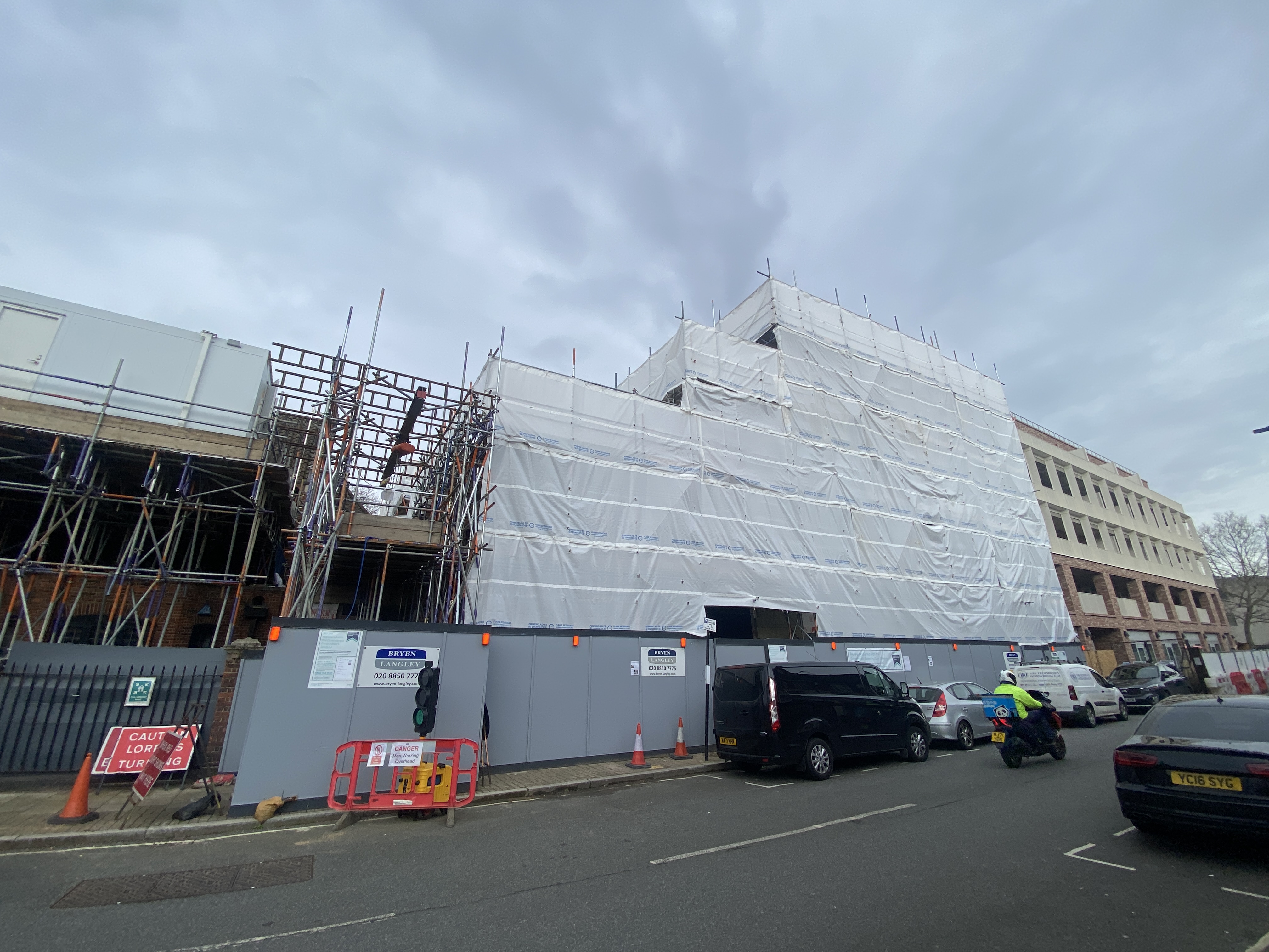 Langs Albion Street, Pakket Inn Februar 2024