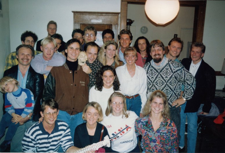 BLANT KIROPRAKTIKKSTUDENTER & SKJELETTER