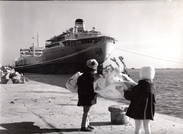 KIRKEBARNA ØNSKER SJØFOLKENE VELKOMMEN TIL KOBE