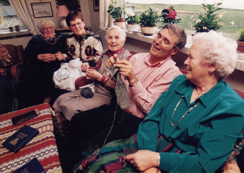 STRIKKEPINNER, SYNÅL OG DRØS