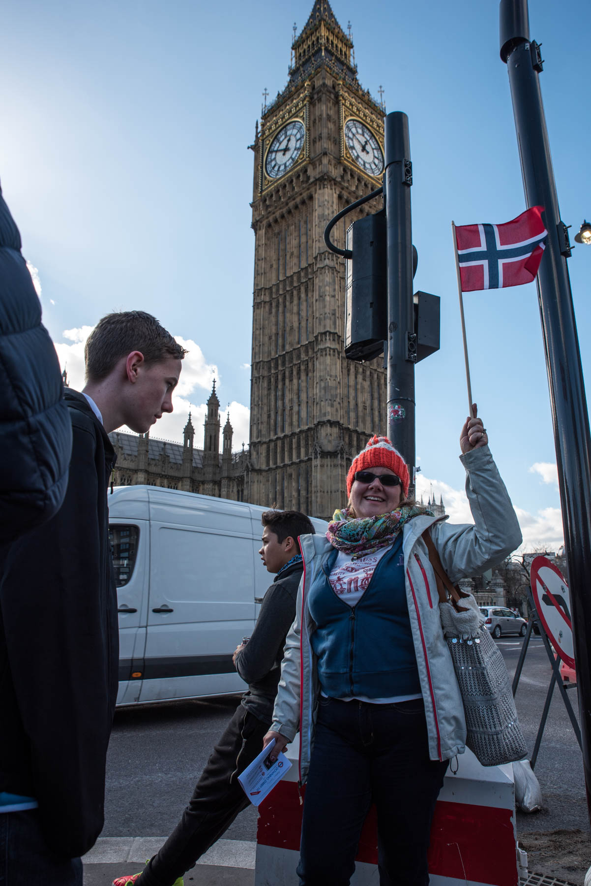 Norskeflagget: -   Line Kvalvaag guidet konfirmantene rundt i storbyen.