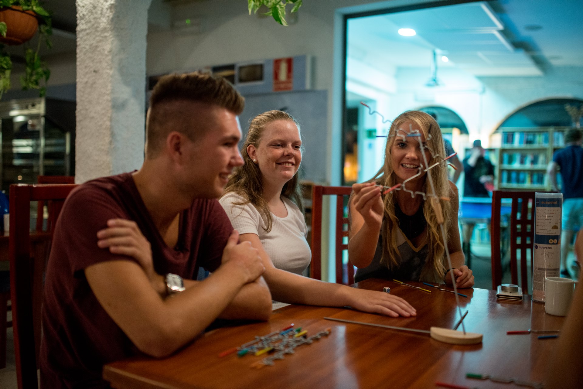 Reservefamilie -   For Jørgen Pettersen, som dro til varmere strøk på grunn av helseplager, blir ungdomsarbeiderne på nattklubben som reserveforeldre.