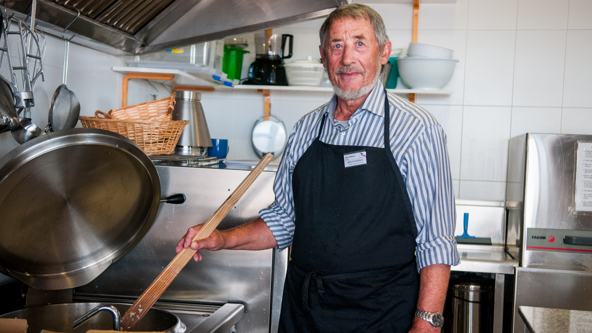 140 PORSJONER -   Bjørn Pettersens risengrynsgrøt gleder mange nordmenn på Lanzarote.