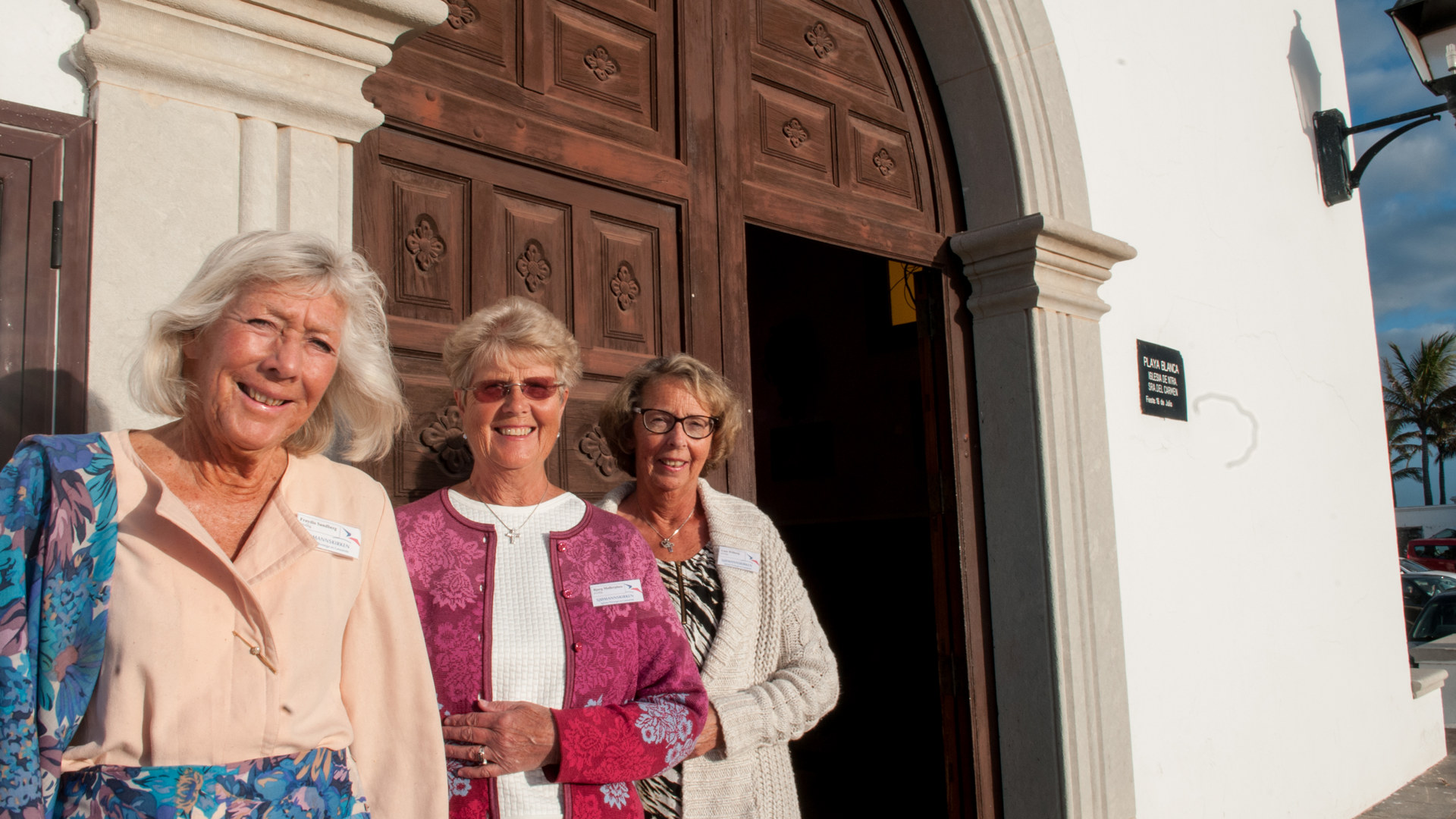 KIRKEHJELPERE -   Frøydis Sandberg, Bjørg Møllerplass og Unni Wilberg bidrar til at Sjømannskirken har aktivitet også i Playa Blanca.