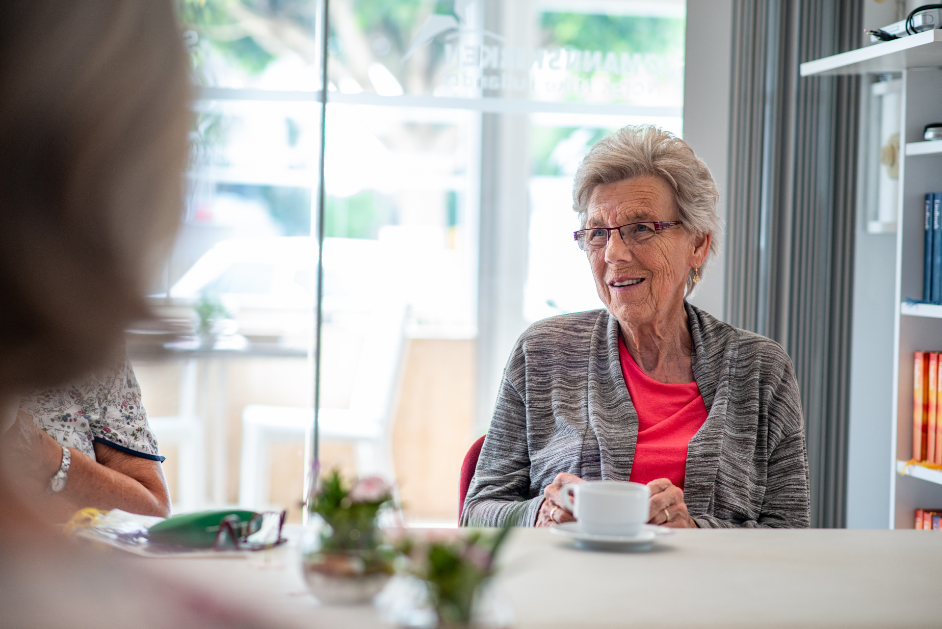 Lisbeth Mentveit synes hun har det mye mer sosialt i Tyrkia enn i Norge.