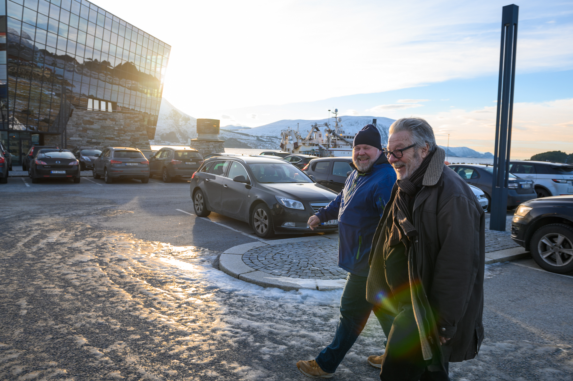 Ole Dagfinn Sky og Frank Skofteland på vei inn til Havilas kontorer.