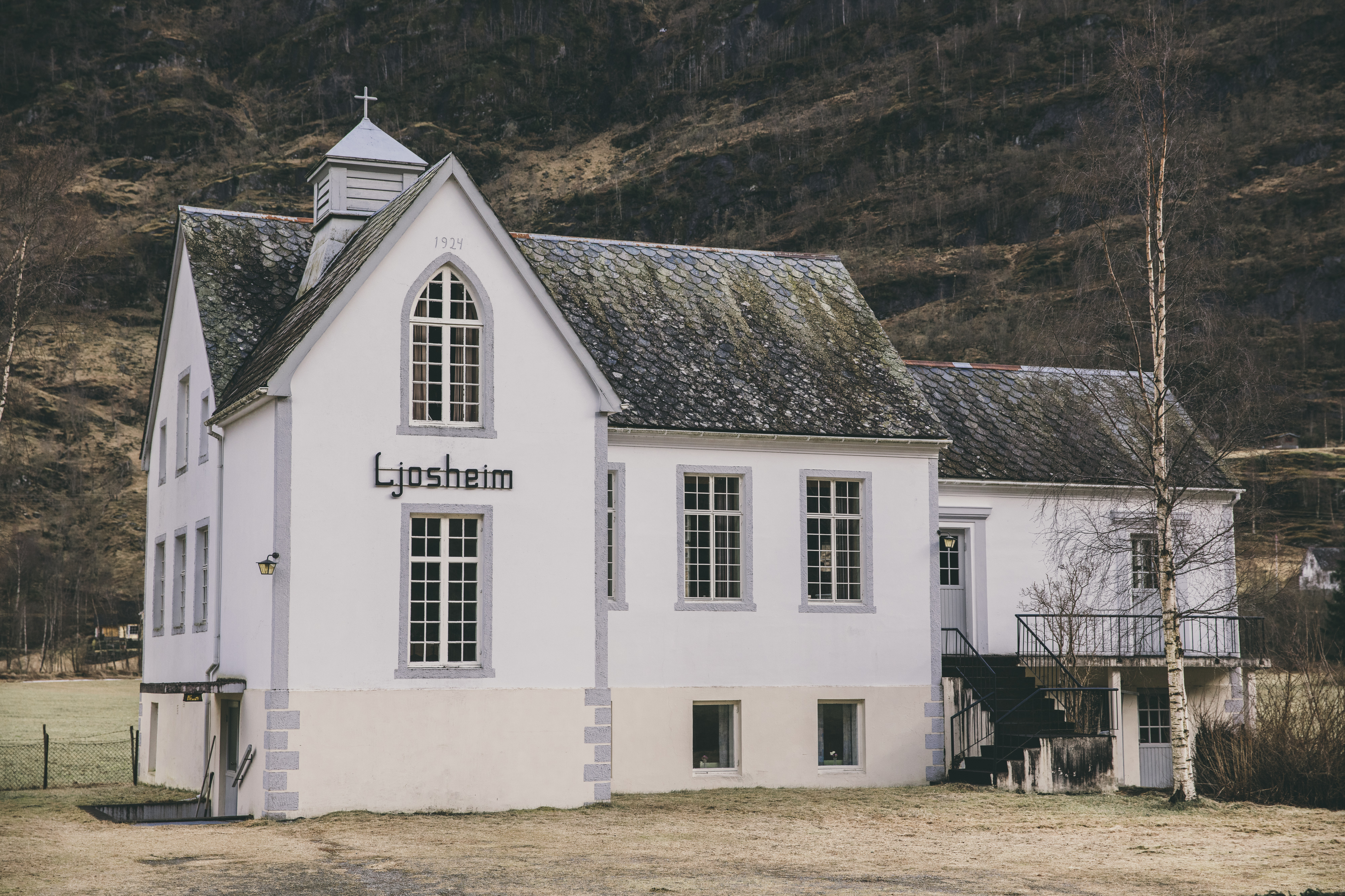 I bedehuskapellet Ljosheim har folket i bygda vore på sjømannskyrkjebasar heilt sidan den gongen sopelime og riveskaft var på gevinstlista.