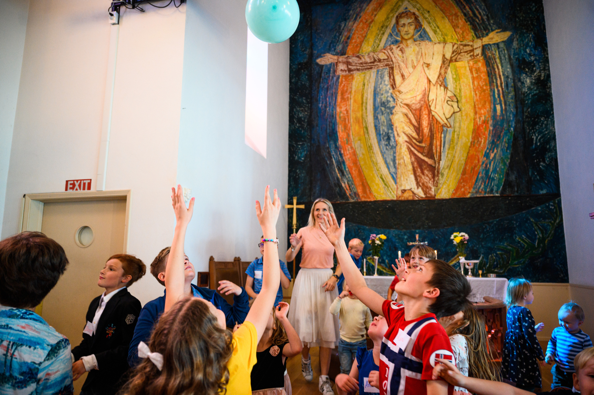 På Kids of Norway deles ungene i to grupper, og deltar på en rekke aktiviteter både inne og ute.
