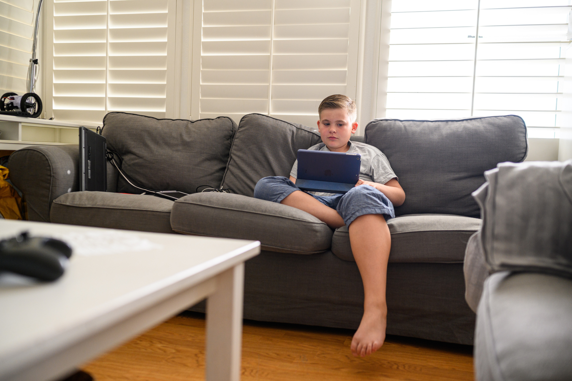 Andreas (11) holder gjerne kontakt med venner gjennom dataspill.