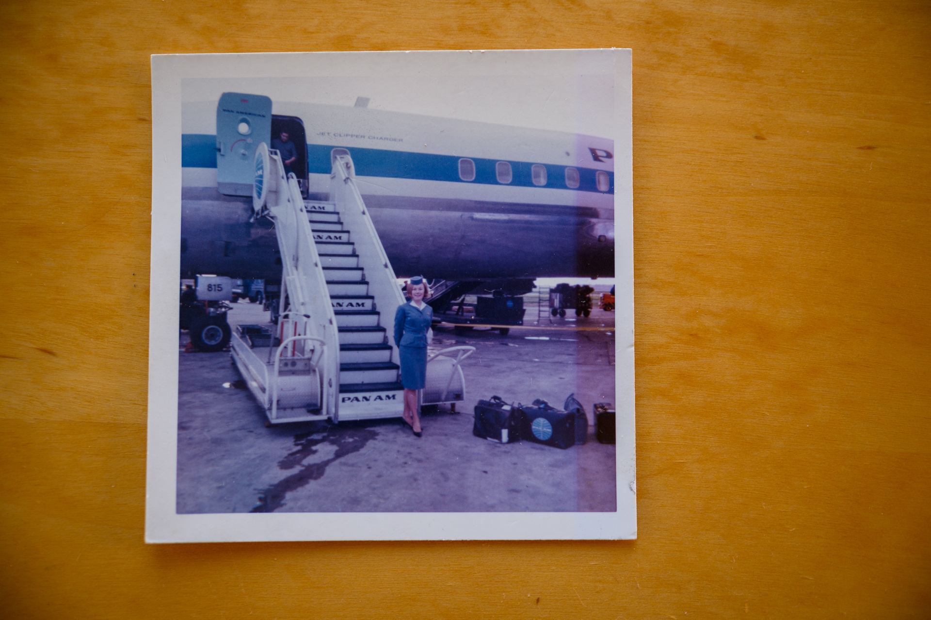 Jobben som flyvertinne tok Tibbits rundt om i hele verden.