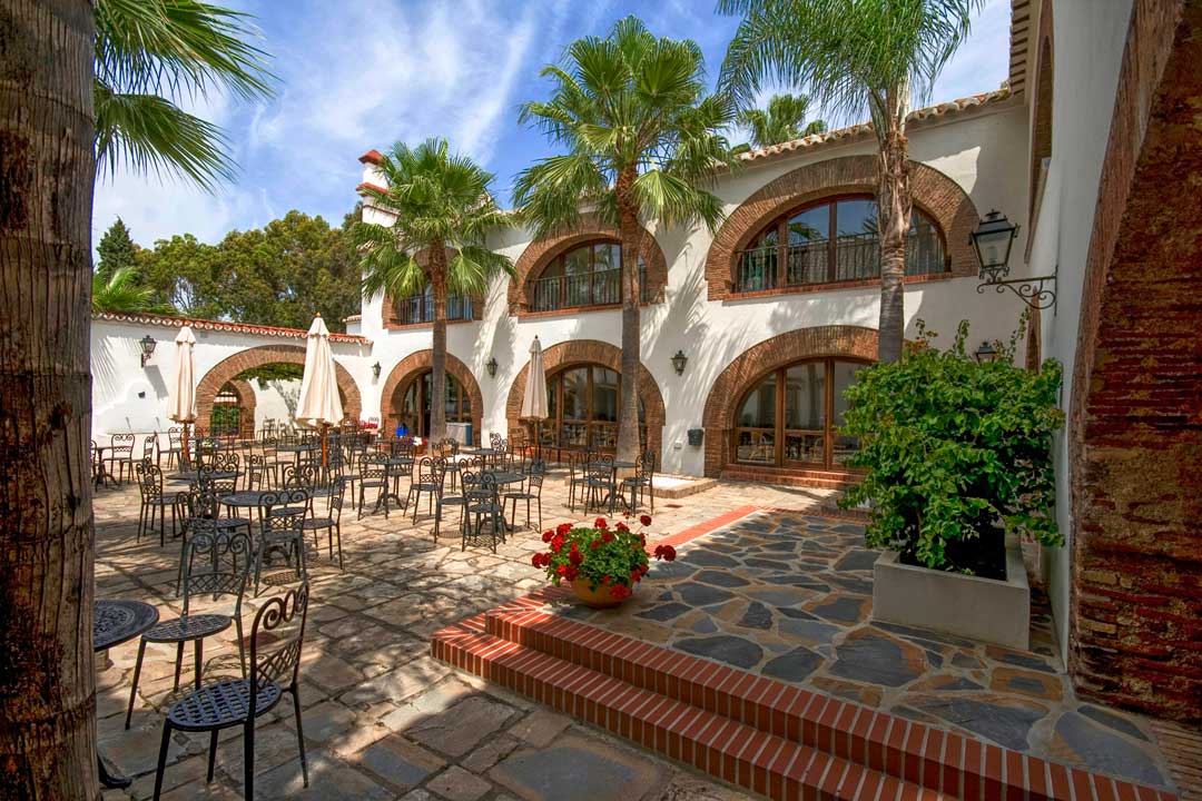 el-campanario-patio.jpg
