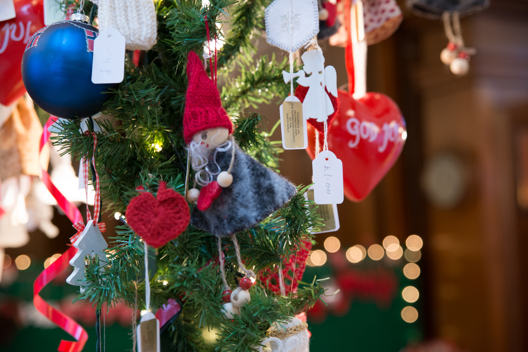 Sjømannskirken i London har mye koselig julepynt til salgs. Velkommen!