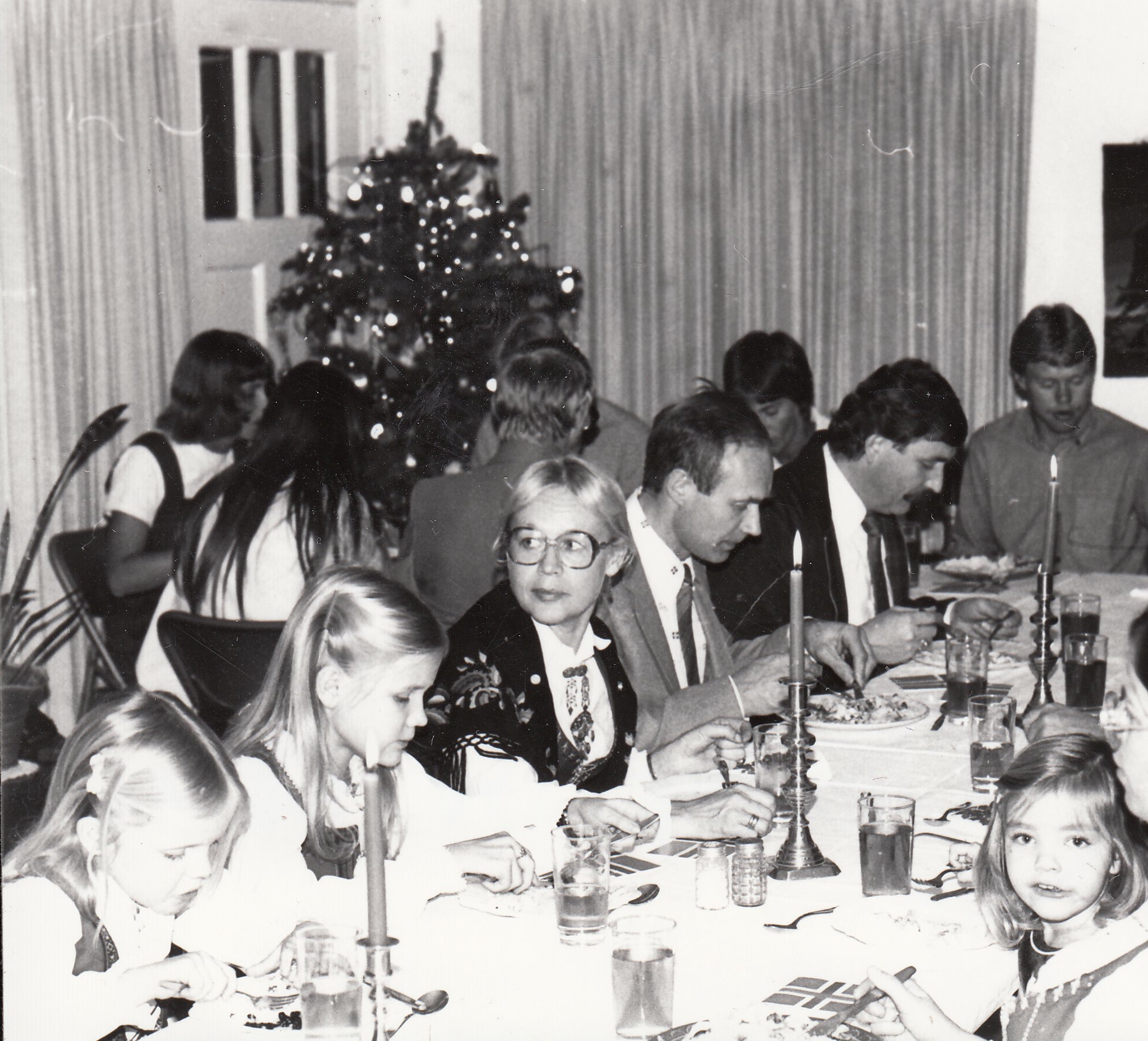 5 Hjemmekoselig Og Fullsatt Kirke I Houston Julen 1980. BH 1 81 Foto Sjømannskirken 2