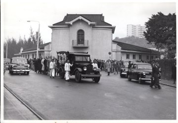 SJØMANNSBEGRAVELSE I HONG KONG