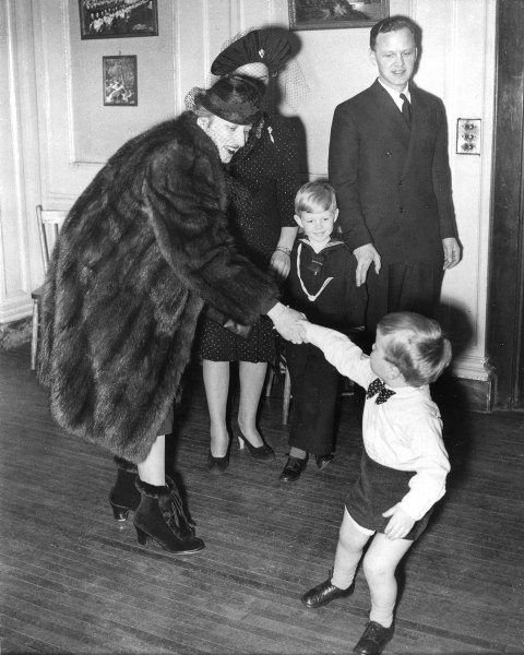 FREIDIG PRESTESØNN I MONTREAL