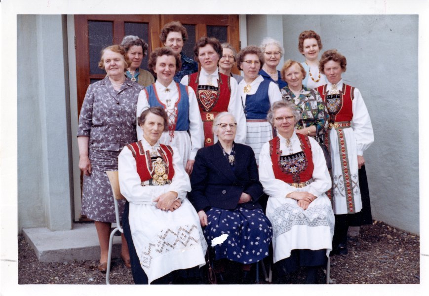 KVINNEFORENING I FINSTASEN