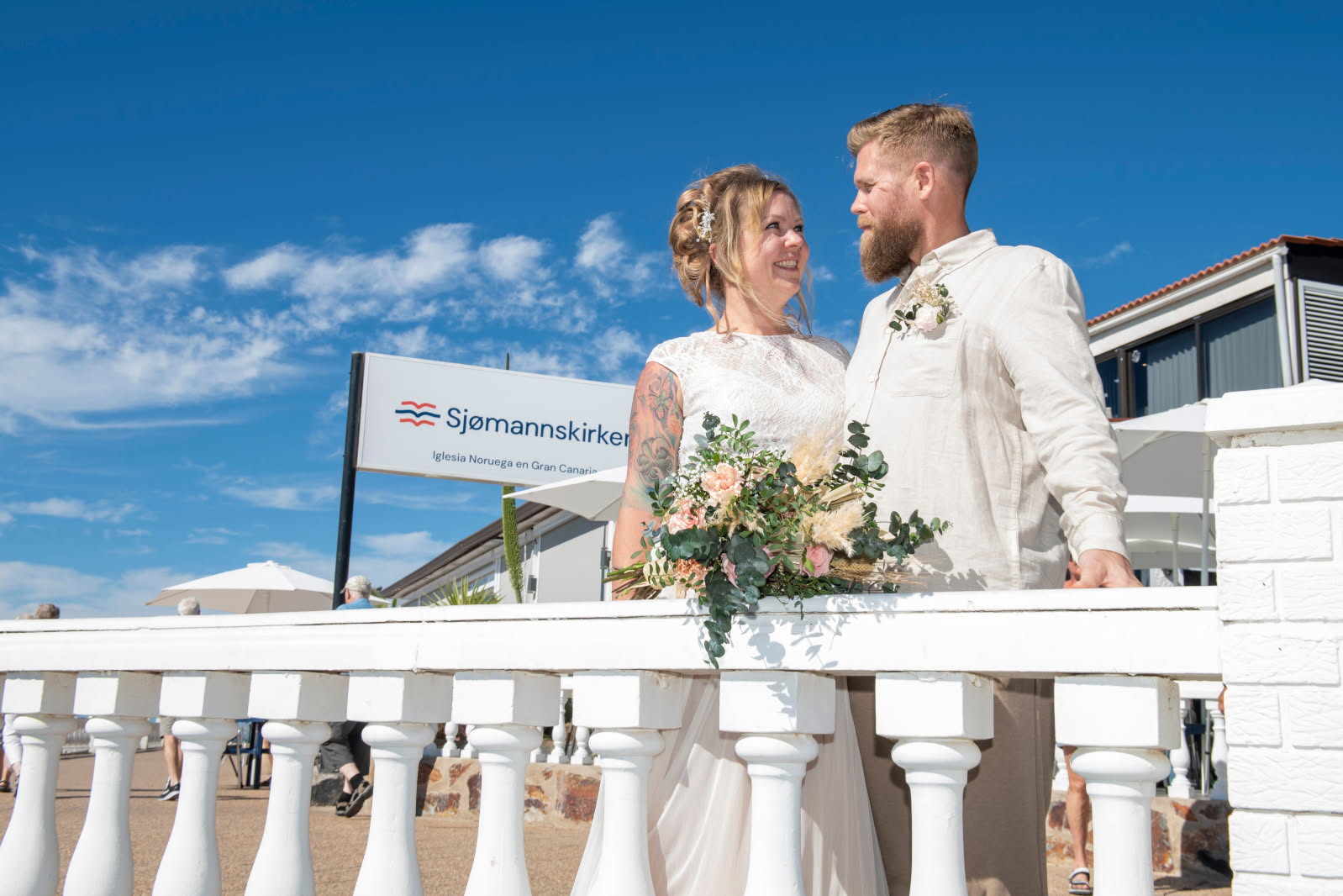 Bryllup Thomas Og Karina Ute Ved Skilt