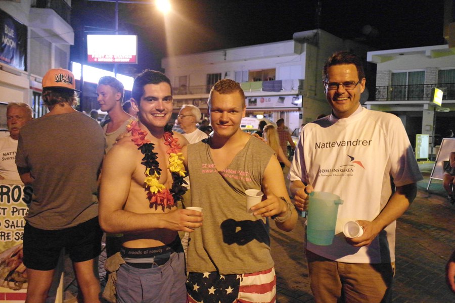 AMBASSADØR PÅ NATTEVANDRING