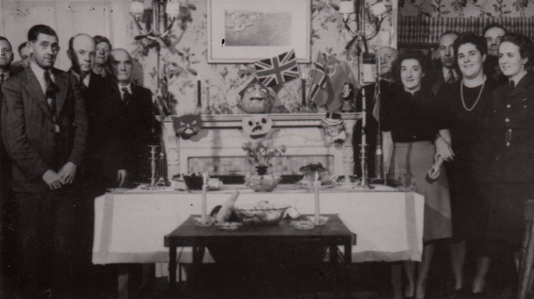 FESTLIG SAMVÆR I KONVOIHAVN