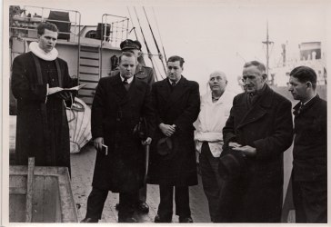 Sjømannspresten forretter begravelse om bord