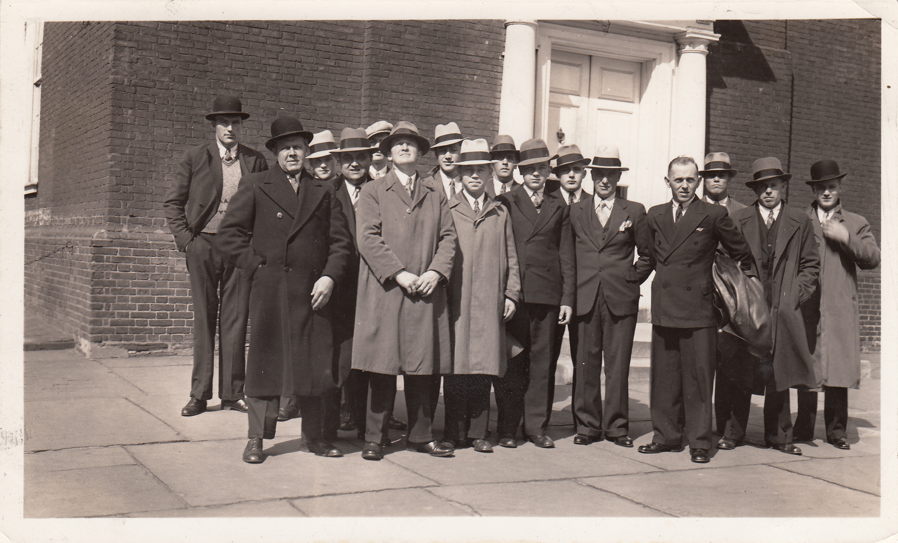 12 Norske Sjøfolk Utenfor Indepencence Hall Foto Bergens Sjøfartsmuseum Sjømannskirken 2
