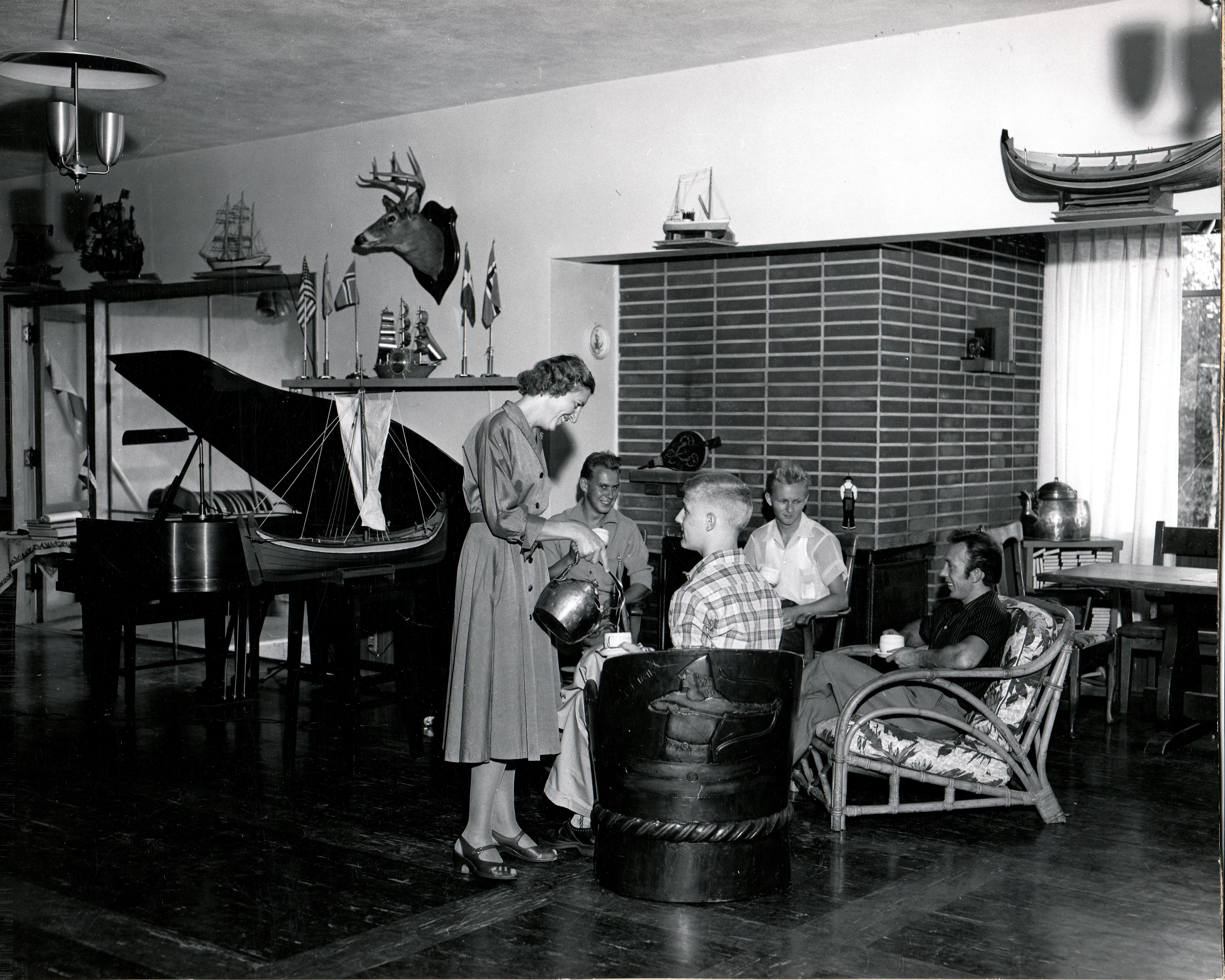 16 Servering Av Sjøfolk På Leseværelset I San Pedro Ukjent Årstall Foto Sjømannskirken