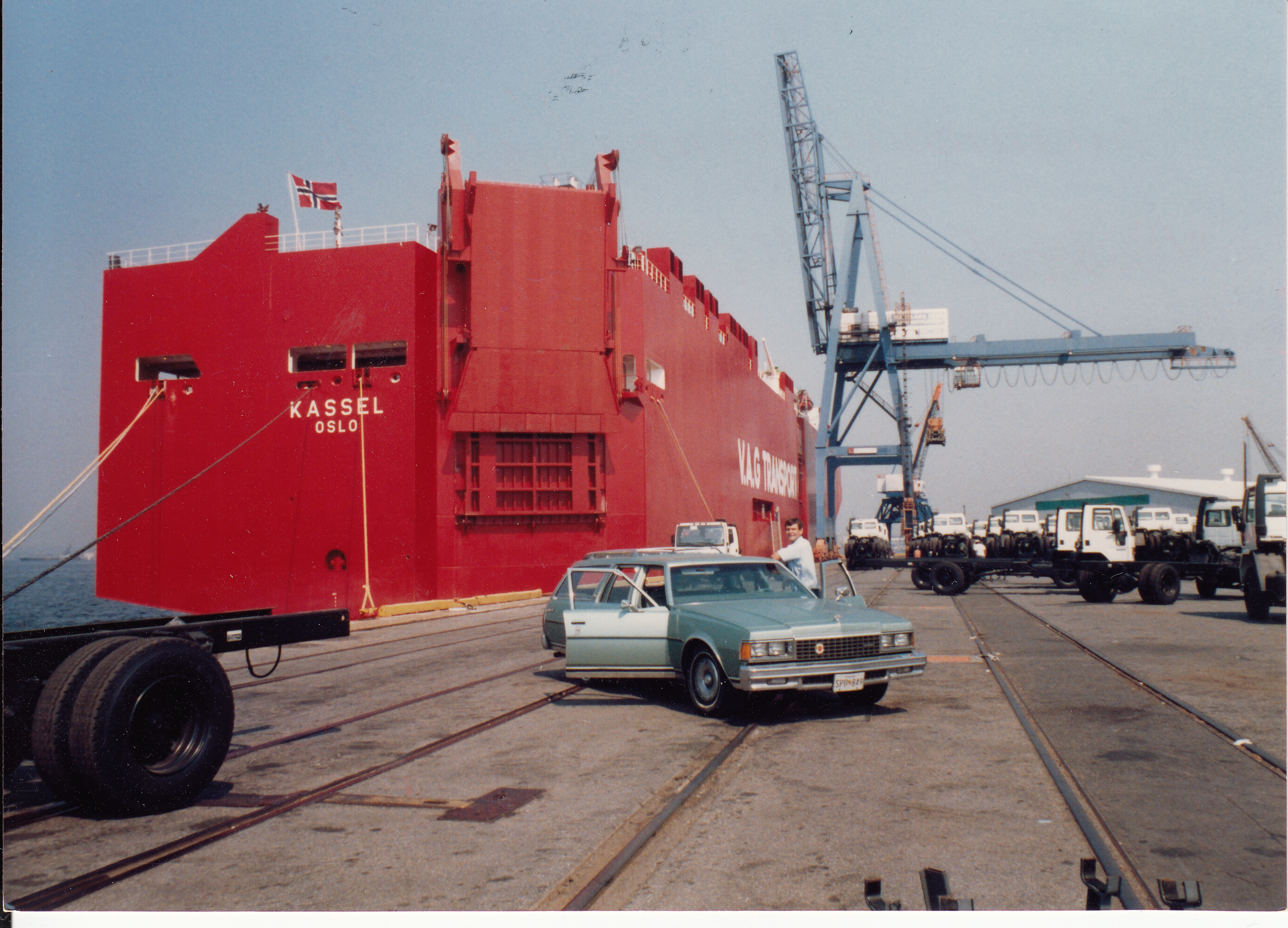 1 Sjømannsmisjonens Kjell Rasmussen Til Skipsbesøk På MS Kassel. BH 12 87 Foto Sjømannskirken 2