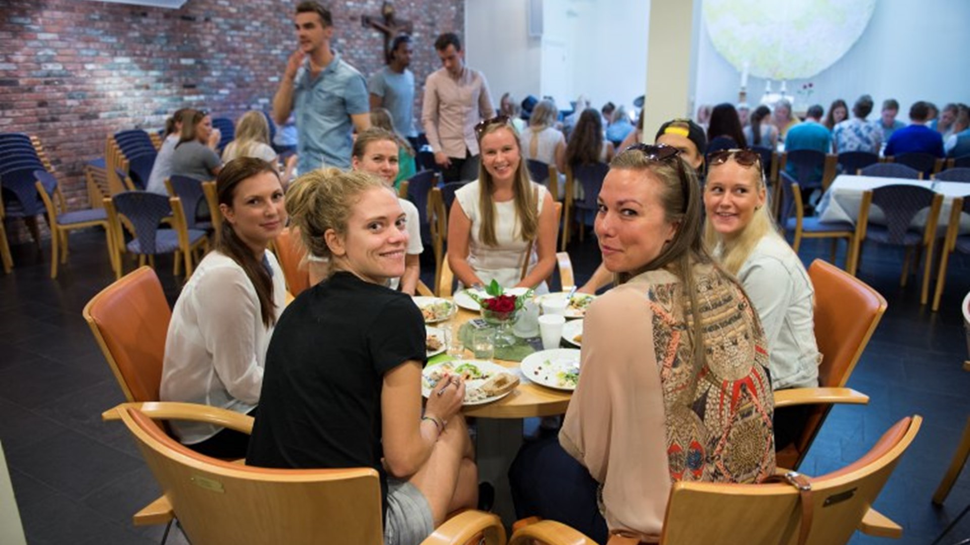 E8d7ed5527e544668adea5e63b8f1f56 16X9