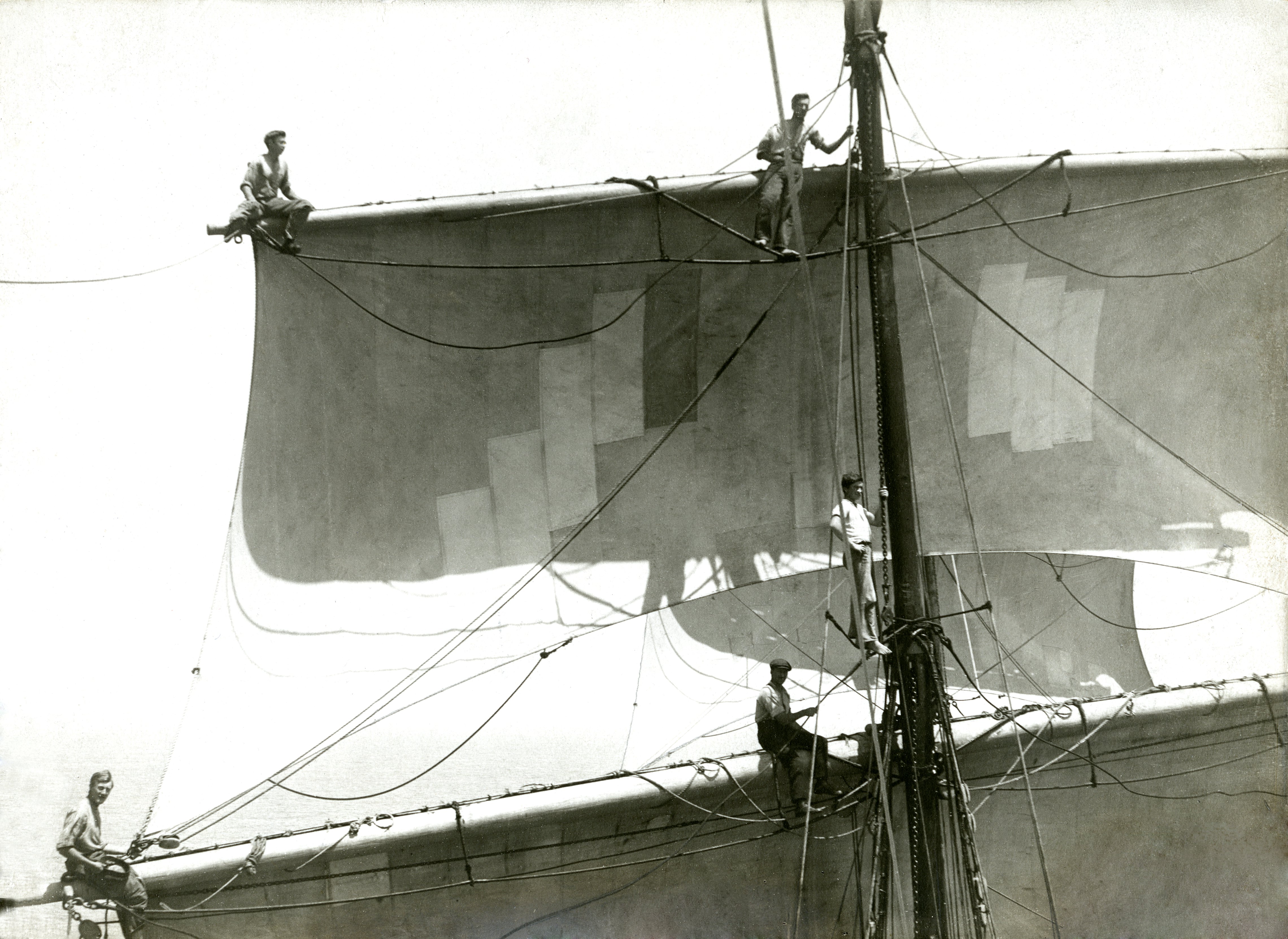 I RIGGEN PÅ BARKEN «SONGDAL» AV KRISTIANSAND