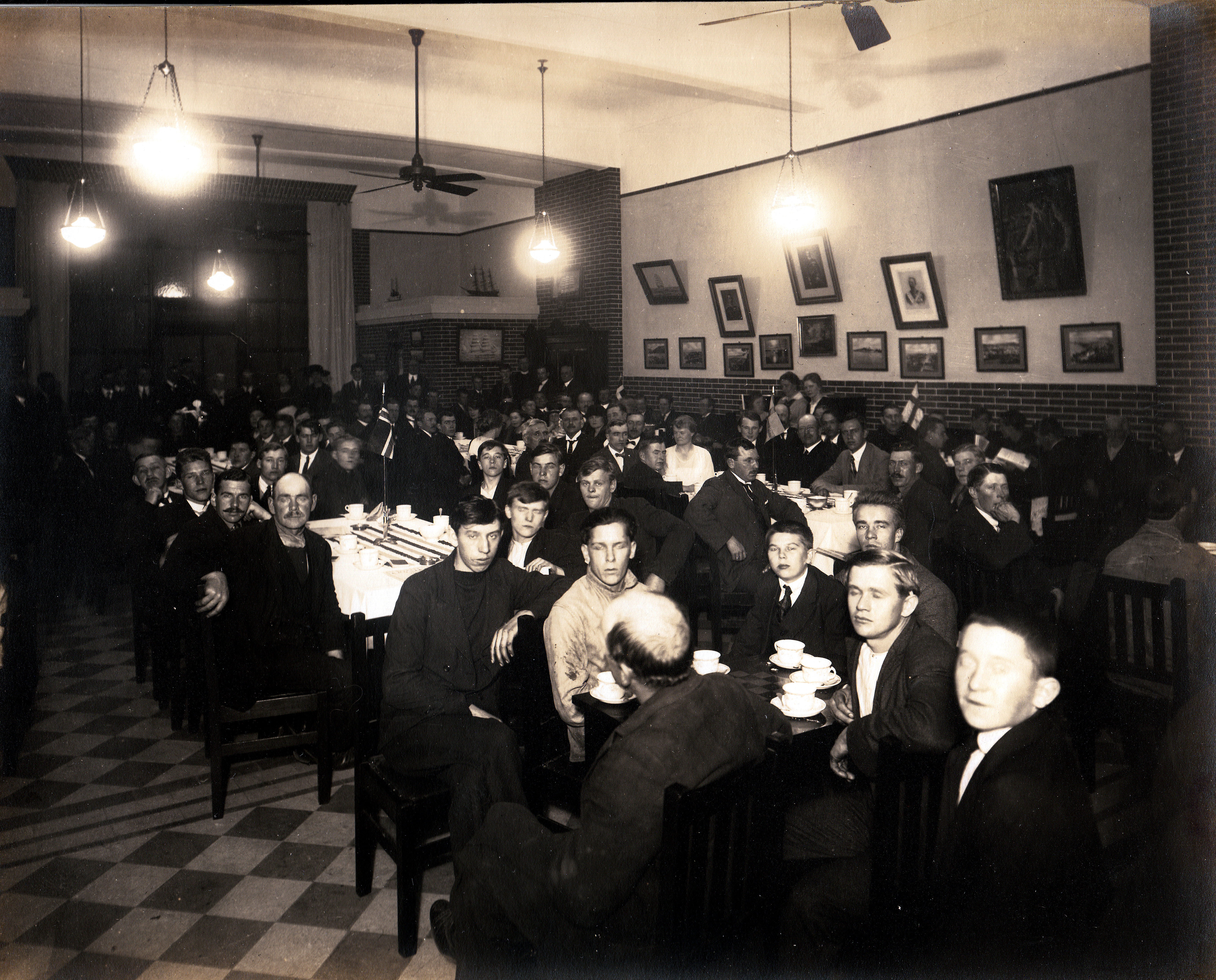 12 Fest På Kirken Kan Være I Forbindelse Med Innvielsen I 1920 Foto H G Olds