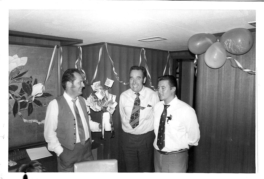 PENGETRE I GAVE FRA MANNSKAPET