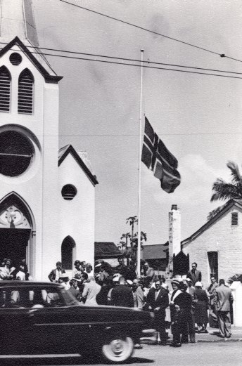 Etter minnegudstjeneste for kronprinsesse Martha i 1954