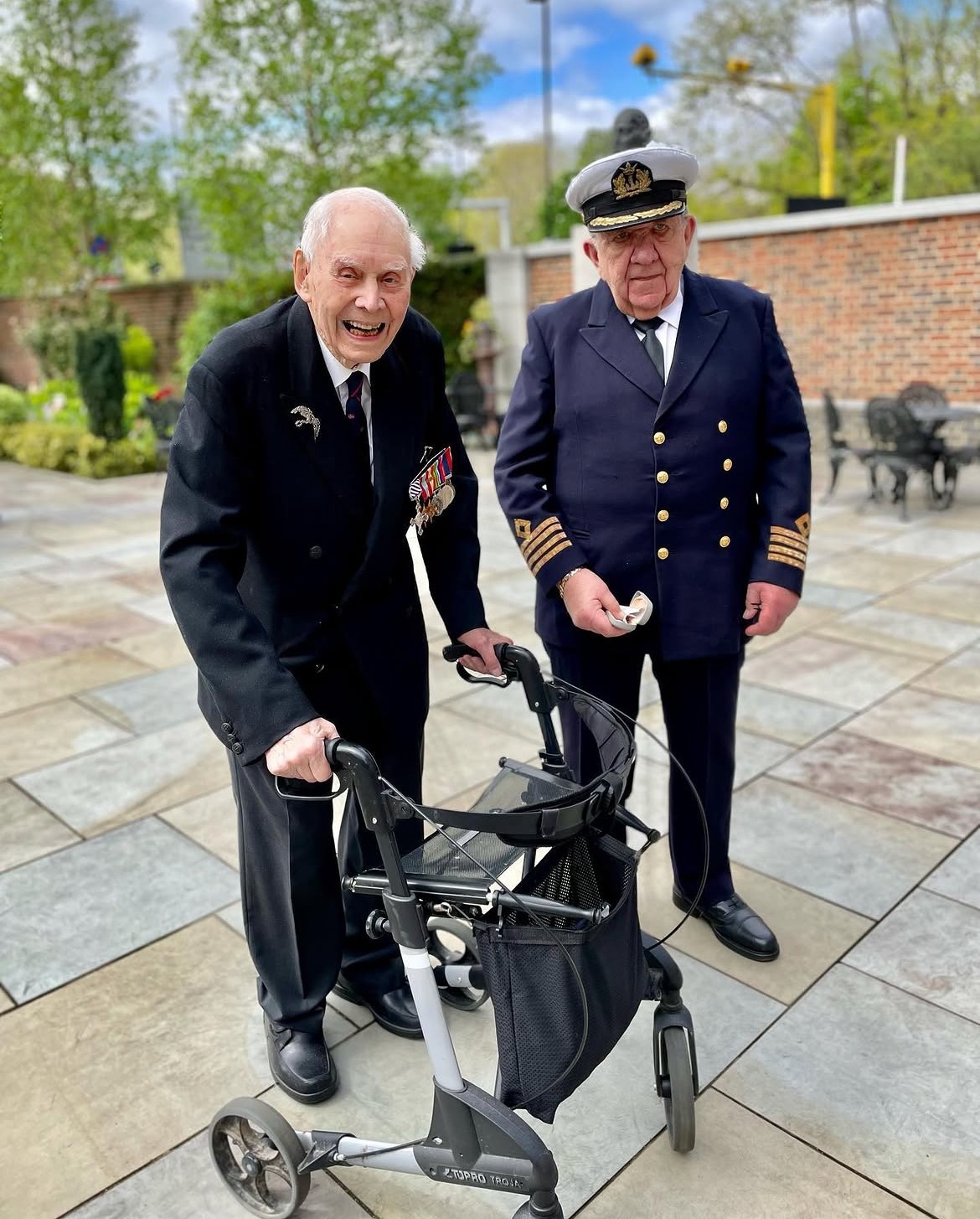 Veteran Rolf Christophersern og Sjøkaptein Wiktor Mølleskog