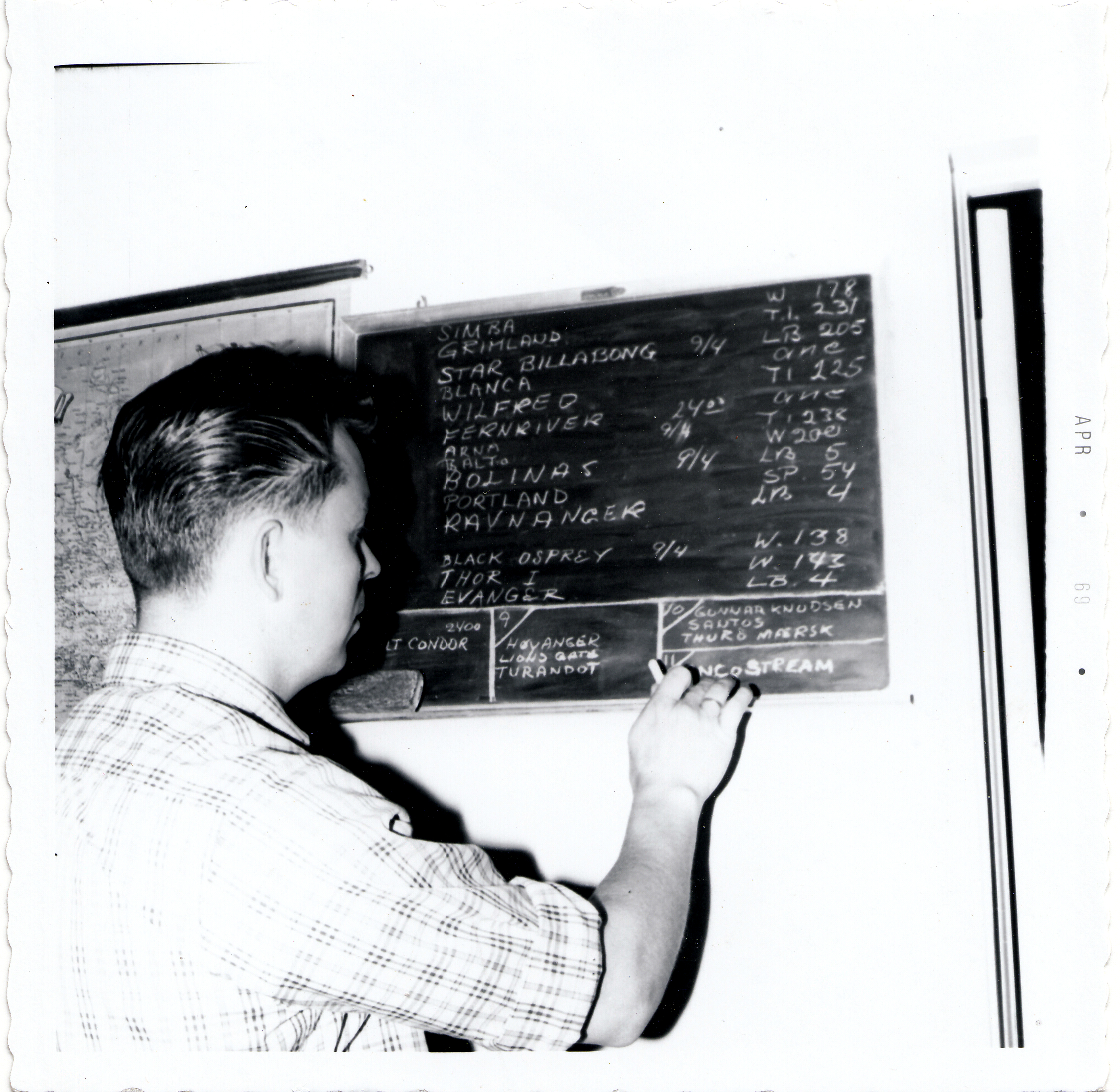 18 Assistent Tor Røstad Ved Kirkens Skipstavle San Pedro April 1969 Foto Sjømannskirken