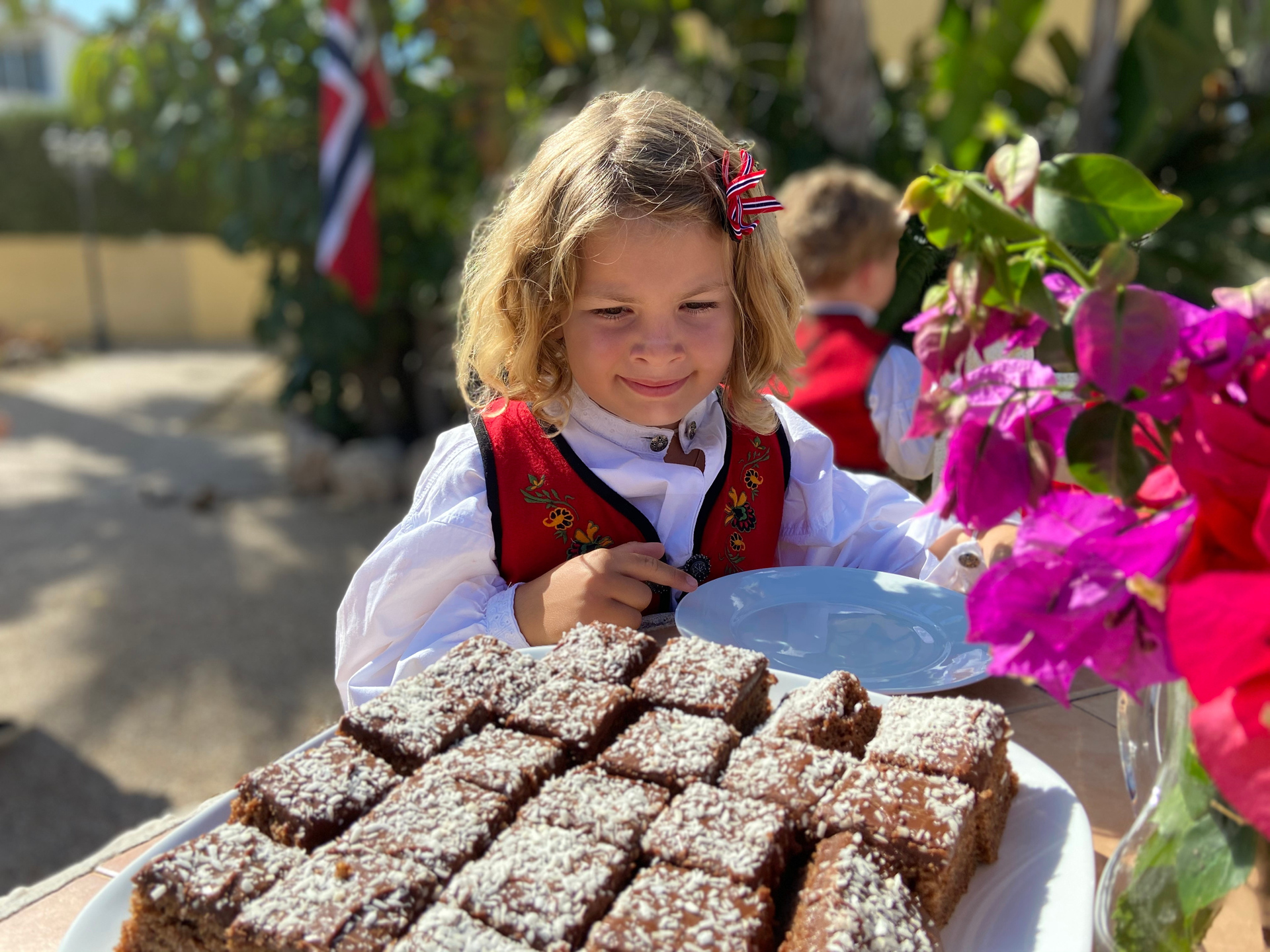 Kakespising på 17. mai-feiring i Albir