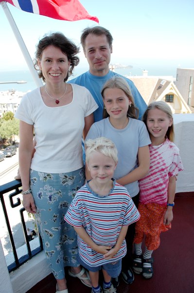 EN SPENT, NY PRESTEFAMILIE I SAN FRANCISCO