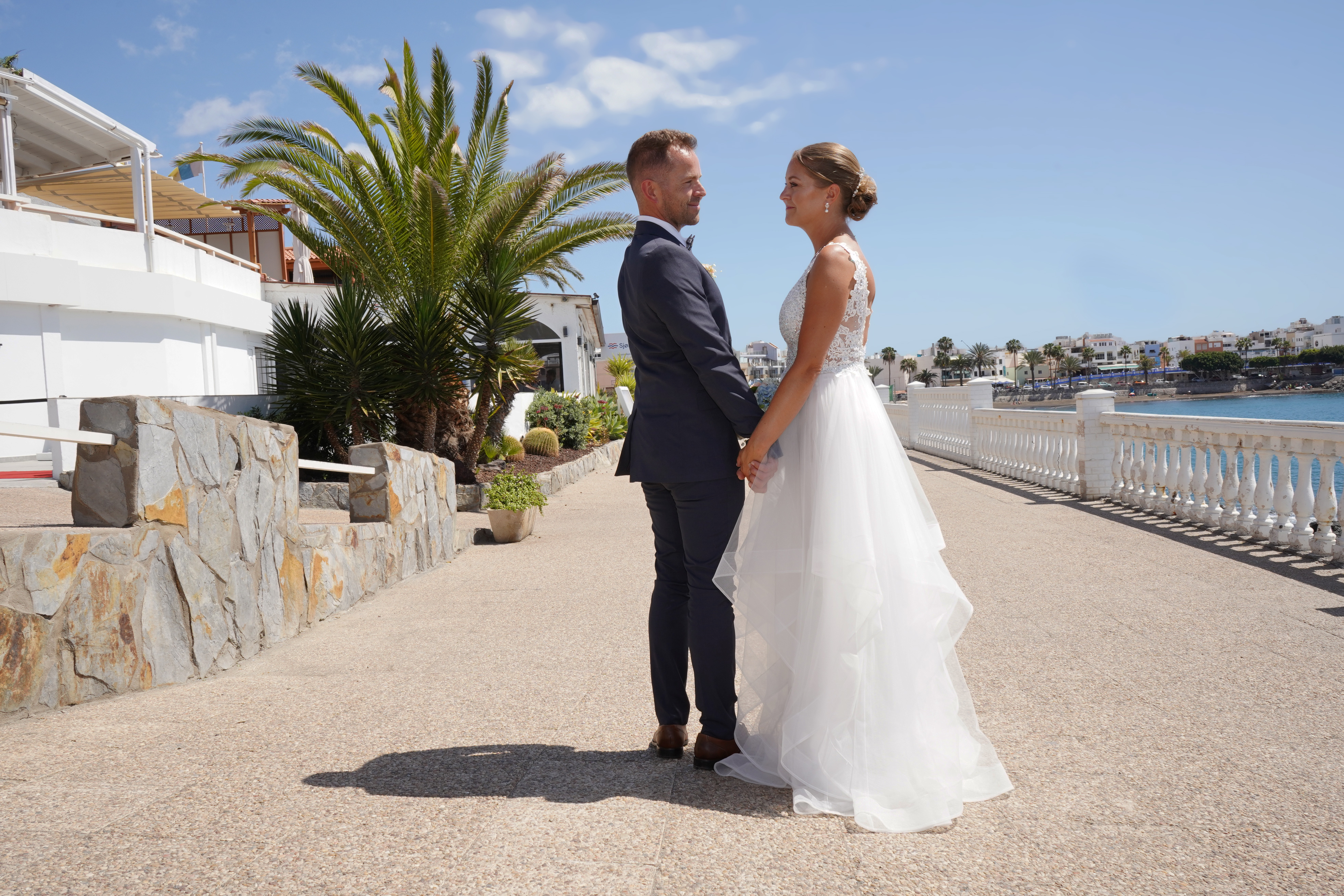 Forside Holder Hender