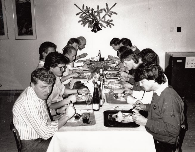 JULEMIDDAG LANGT HJEMMEFRA