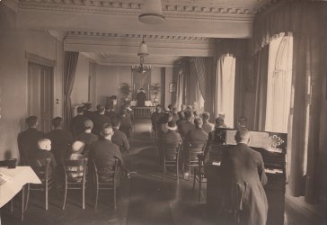 GJENÅPNING I HAMBURG