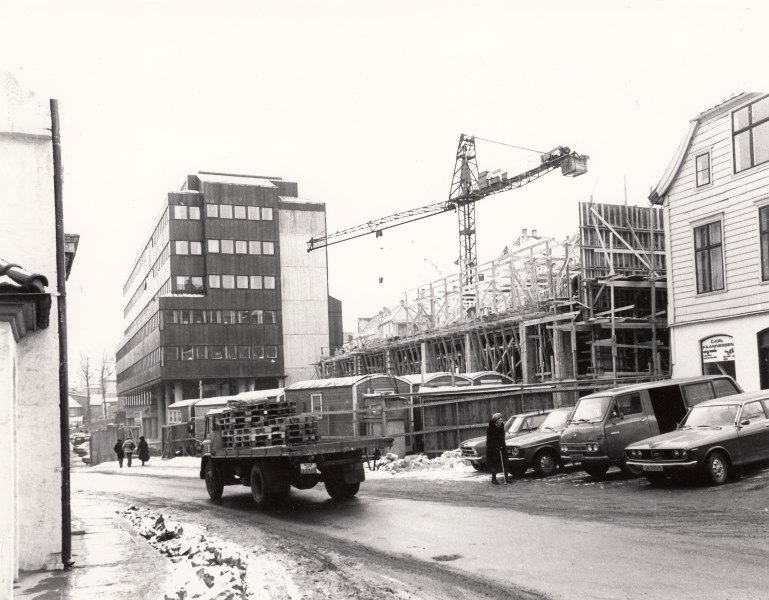 NYTT HOVEDKONTOR I EMNING