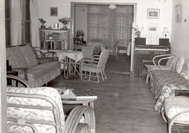 DET FØRSTE LESEVÆRELSET