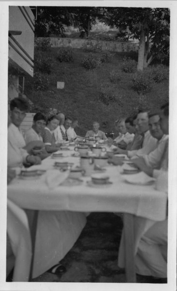 KAFFEN INNTAS PÅ BADESTRANDEN