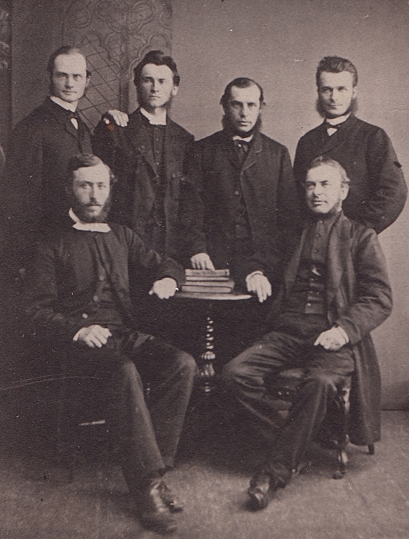 1 De Foerste Sjoemannsprestene Sigval Skavlan Johan Storjohann Andreas Hansen Carl Lunde Peter Meyer Alexander Campbell Tatt 1868 1869 Foto Sjoemannskirken Bergens Sjoefartsmuseu