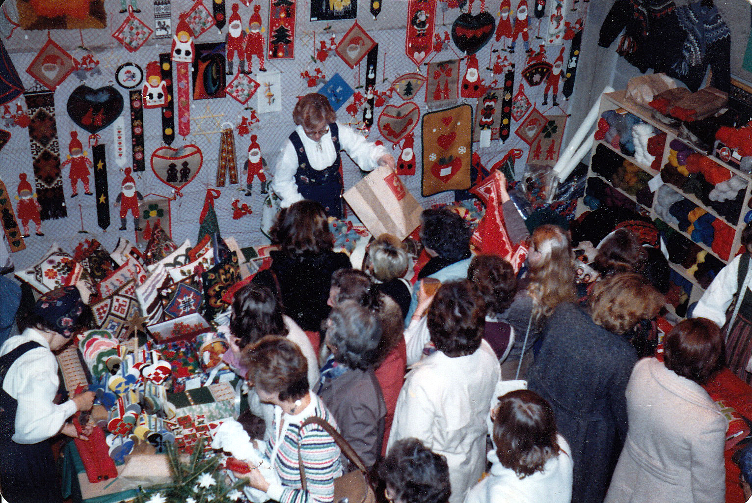 19 Basar Formann I Kirkeringen Ann Marie Hazanoff Montreal BH Bildearkiv Foto Sjømannskirken